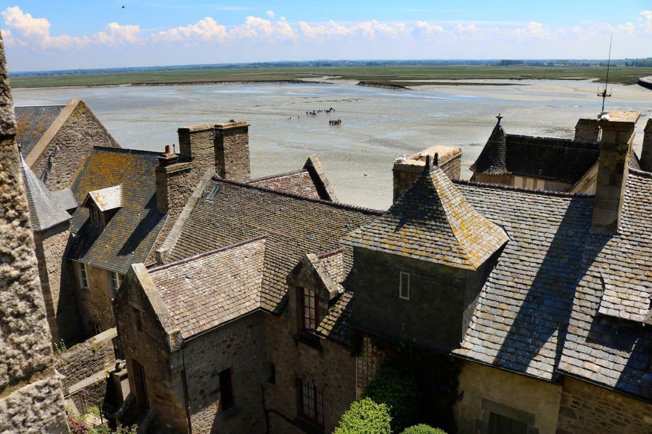 La Mère Poulard Mont St. Michel Esterno foto